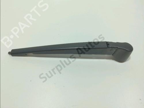 Used Rear windshield wiper arm Rear windshield wiper arm INFINITI Q30 2.2 D (170 hp) 40621773 40621773