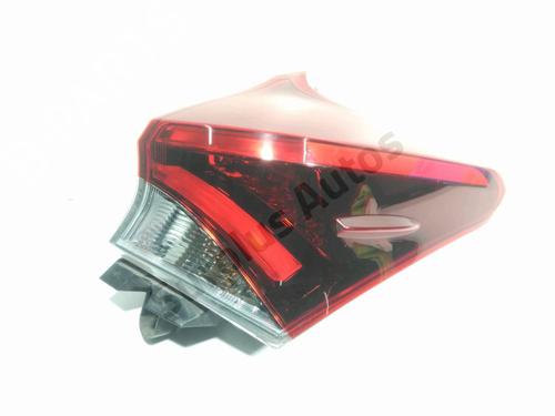 Feu arrière droit TOYOTA AURIS (_E18_) 1.8 Hybrid (ZWE186_, ZWE186R) (136 hp) 32102714