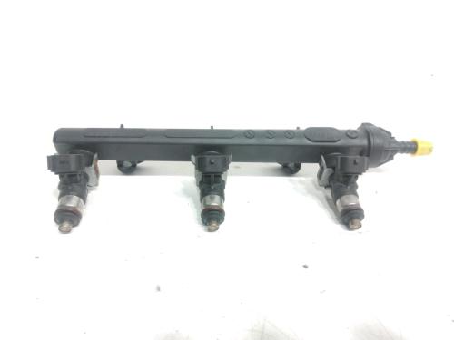 Used Injection rail Injection rail VW UP! (121, 122, BL1, BL2, BL3, 123) 1.0 (75 hp) 37763177 37763177