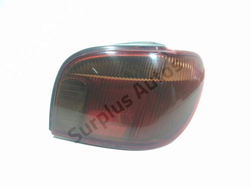 Feu arrière droit TOYOTA YARIS (_P1_) 1.4 D-4D (NLP10_, NLP10R) (75 hp) 31327275