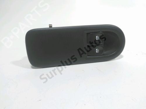 Used Left front window switch RENAULT CLIO III (BR0/1, CR0/1) 1.5 dCi (BR17, CR17) (86 hp) 28249675