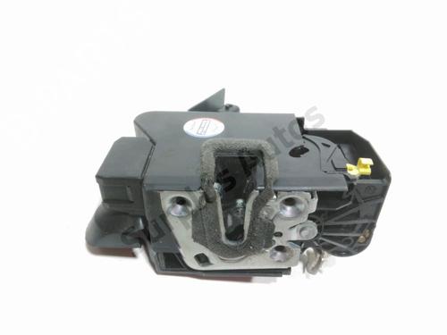 front-left-lock-dacia-sandero-iii-2021-28248136 main image