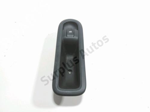 Used Right front window switch RENAULT CLIO III (BR0/1, CR0/1) 1.2 16V (BR02, BR0J, BR11, CR02, CR0J, CR11) (75 hp) 30367484