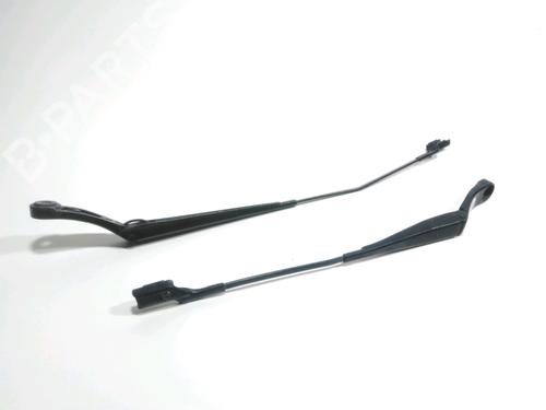 Used Front windshield wiper arm FORD KA+ III (UK, FK) 1.2 (85 hp) 28271748