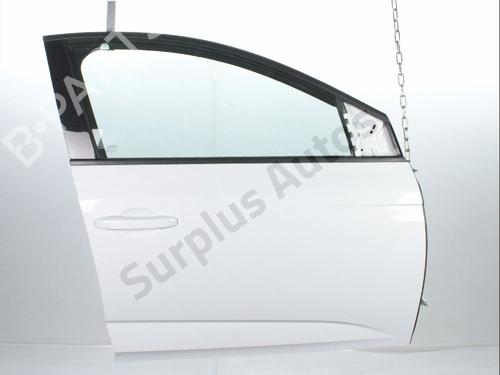 right-front-door-renault-megane-iv-hatchback-b9amn_-2015-39706426 main image