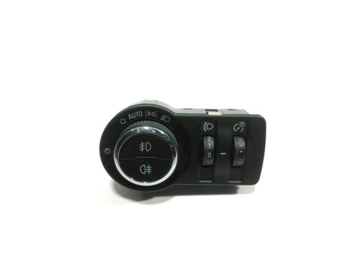 Used Headlight switch CHEVROLET CRUZE (J300) 2.0 CDI (163 hp) 28228582