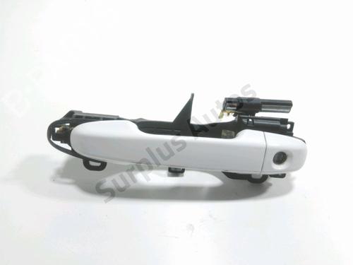 Used Front left exterior door handle TOYOTA YARIS (_P13_) 1.5 Hybrid (NHP130_, NHP130) (101 hp) 30843192