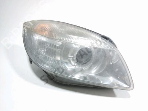 Phare droit SKODA ROOMSTER (5J7) 1.4 TDI (80 hp) 32102679