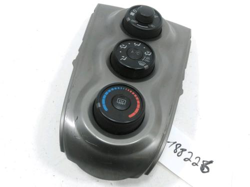 Airco bedieningspaneel TOYOTA YARIS (_P9_) 1.4 D-4D (NLP90_, NLP90R) (90 hp) 30988491
