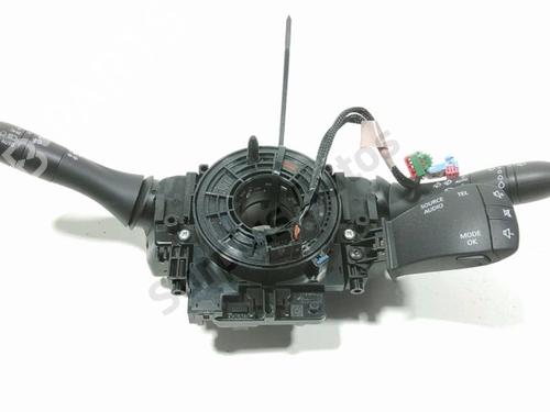 steering-wheel-controls-renault-megane-iv-hatchback-b9amn_-2015-40464485 main image