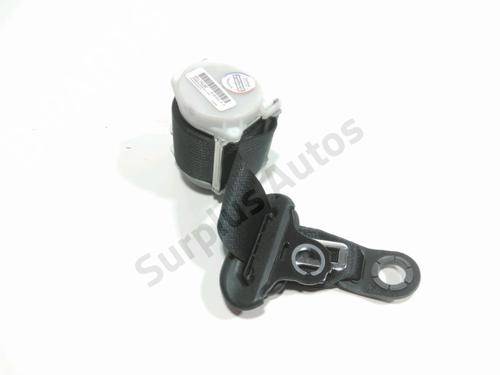 rear-right-seatbelt-toyota-aygo-_b4_-2014-37770351 main image