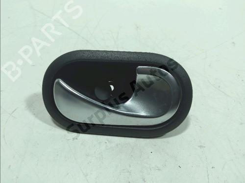 Høyre foran invendig håndtak Høyre foran invendig håndtak RENAULT TWINGO III (BCM_, BCA_) 0.9 TCe 90 (BCM9, BCM2) (90 hp) 36464886 36464886
