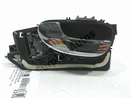 Used Front left interior door handle Front left interior door handle 30996510 30996510