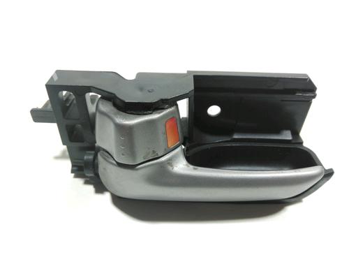 Used Front left interior door handle Front left interior door handle SUZUKI SWIFT III (MZ, EZ) 1.3 DDiS (RS413D) (69 hp) 29858230 29858230
