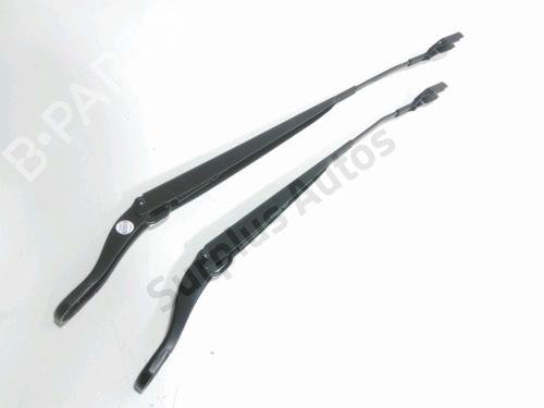Used Front windshield wiper arm PEUGEOT 208 II (UB_, UP_, UW_, UJ_) 1.2 PureTech 100 (101 hp) 30896264
