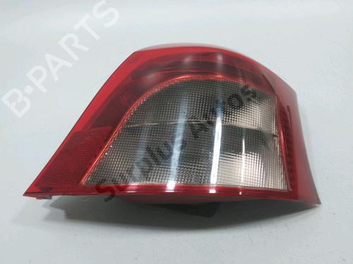 Højre baglygte TOYOTA YARIS (_P9_) 1.4 D-4D (NLP90_, NLP90R) (90 hp) 31006337