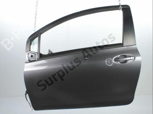 Dør venstre foran TOYOTA YARIS (_P9_) 1.33 VVT-i (NSP90_, NSP90R) (100 hp) 30086532