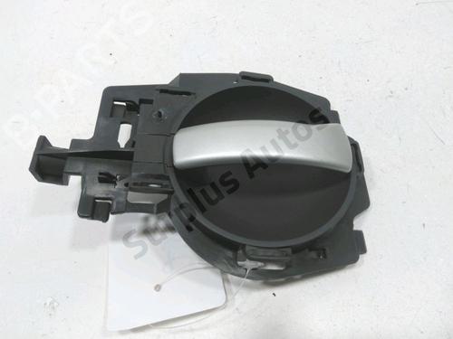 Used Rear left interior door handle Rear left interior door handle 31000110 31000110