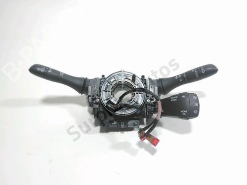 steering-wheel-controls-renault-megane-iv-hatchback-b9amn_-2015-39765131 main image
