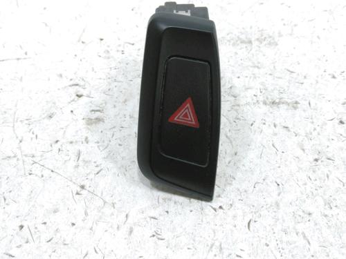 Used Warning switch Warning switch AUDI A4 B8 (8K2) 2.0 TDI (143 hp) 37768198 37768198