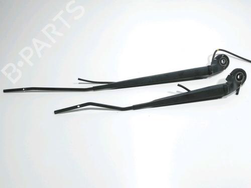 Used Front windshield wiper arm CITROËN C4 CACTUS 1.2 VTi 82 (82 hp) 28271660