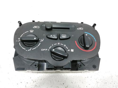 AC Styreenhet / Manøvreringsenhet PEUGEOT 206 Hatchback (2A/C) 1.4 i (75 hp) 30988434
