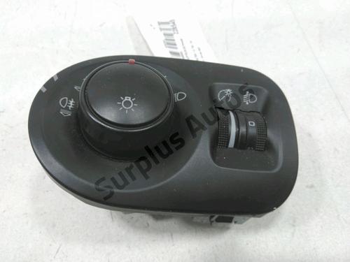 Used Headlight switch SEAT ALTEA (5P1) 1.9 TDI (105 hp) 30990471
