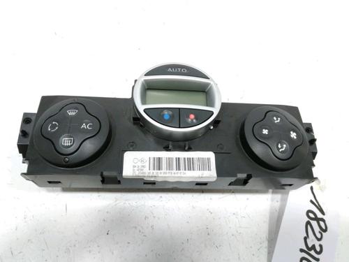 Used Climate control RENAULT MEGANE II (BM0/1_, CM0/1_) 1.9 dCi (131 hp) 30988416