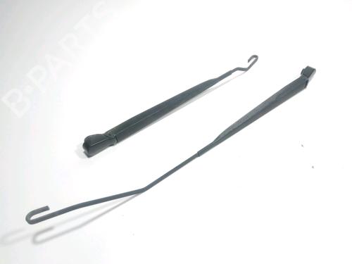 Used Front windshield wiper arm PEUGEOT 1007 (KM_) 1.4 (75 hp) 28271582