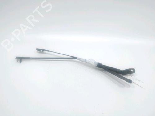 Used Front windshield wiper arm VW POLO IV (9N_, 9A_) 1.2 12V (64 hp) 31007783