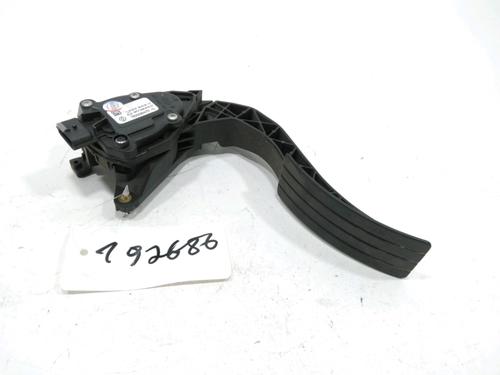 Pedal RENAULT CLIO IV (BH_) 1.5 dCi 90 (90 hp) 30985042