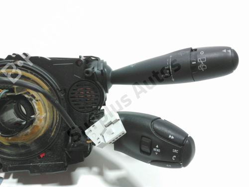 Steering wheel controls PEUGEOT 5008 (0U_, 0E_) 1.6 HDi | BP28227369E15 