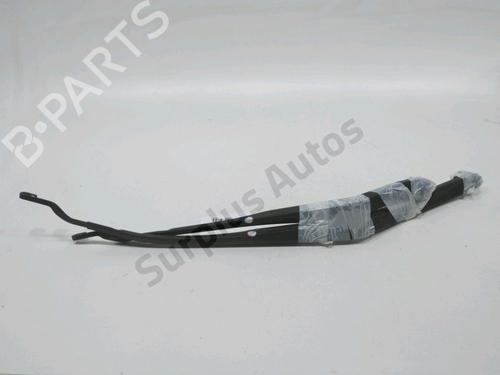 Used Front windshield wiper arm HYUNDAI i30 (GD) 1.6 CRDi (110 hp) 31007975