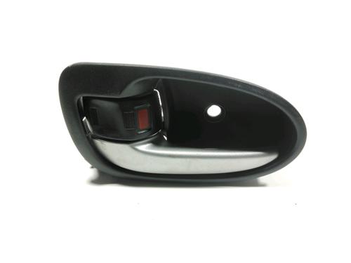 Used Front left interior door handle TOYOTA YARIS (_P9_) 1.4 D-4D (NLP90_, NLP90R) (90 hp) 28243134