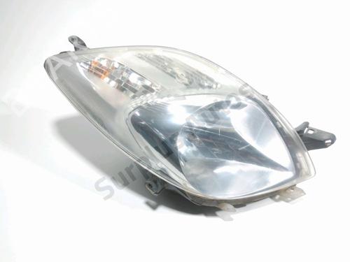 Phare droit TOYOTA YARIS (_P9_) 1.4 D-4D (NLP90_, NLP90R) (90 hp) 32102672