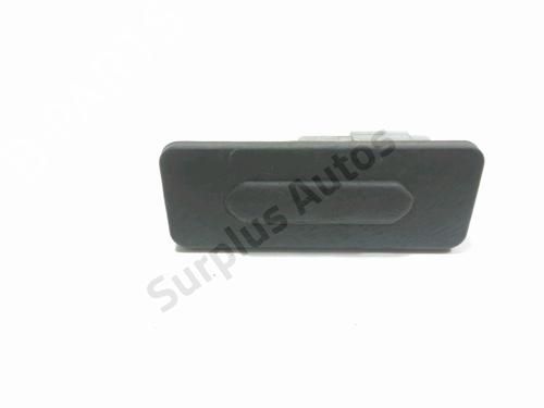 Used Tailgate handle Tailgate handle RENAULT MEGANE IV Hatchback (B9A/M/N_) 1.2 TCe 130 (B9MR) (130 hp) 28260343 28260343