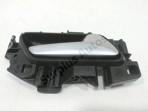 Højre bagtil invendig håndtag Højre bagtil invendig håndtag PEUGEOT 308 II (LB_, LP_, LW_, LH_, L3_) 1.2 THP 130 (131 hp) 33867621 33867621