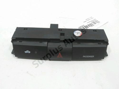 Bouton de warning TOYOTA COROLLA Verso (ZER_, ZZE12_, R1_) 1.6 (ZNR10_, ZNR10R) (110 hp) 30990271
