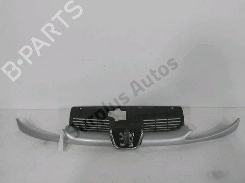 Grill PEUGEOT 206 Hatchback (2A/C) 1.4 i (75 hp) 30993067