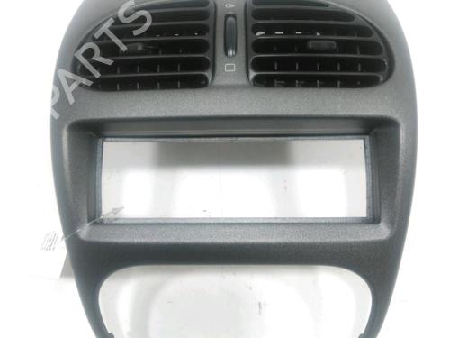 Console central PEUGEOT 206 Hatchback (2A/C) 1.4 HDi eco 70 (68 hp) 30991871