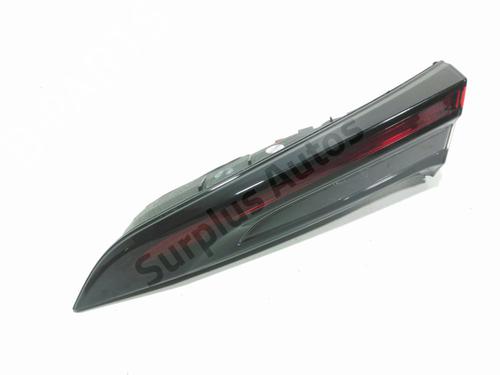 Feu de coffre droit TOYOTA COROLLA Hatchback (_E21_, _EA1_, _EH1_) 2.0 Hybrid (MZEH12) (180 hp) 31987245