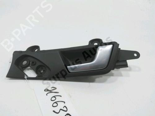 Used Front right interior door handle Front right interior door handle 30996188 30996188