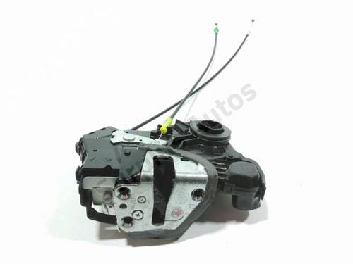 front-right-lock-toyota-auris-estate-_e18_-2013-2014-2015-2016-2017-2018-28247486 main image