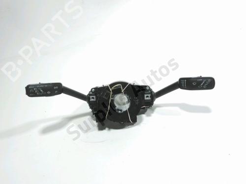 steering-wheel-controls-skoda-kamiq-nw4-2019-35941497 main image