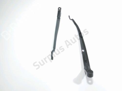 Used Front windshield wiper arm TOYOTA VERSO (_R2_) 2.2 D-4D (AUR21_, AUR21R) (150 hp) 28272072