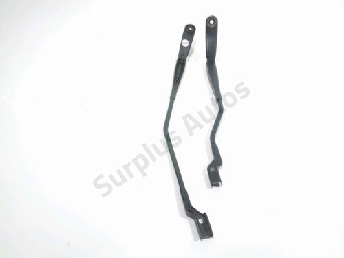 Used Front windshield wiper arm VOLVO V40 Hatchback (525) D2 (114 hp) 28272142