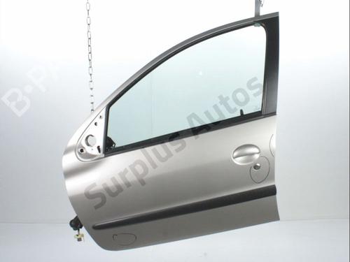 Used Left front door PEUGEOT 206 Hatchback (2A/C) 1.4 16V (88 hp) 28244651