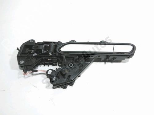 front-left-exterior-door-handle-renault-megane-e-tech-suv-2021-32514491 main image