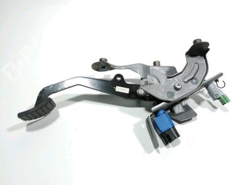 Clutch pedal RENAULT CAPTUR I (J5_, H5_) 0.9 TCe 90 | BP28224911I13
