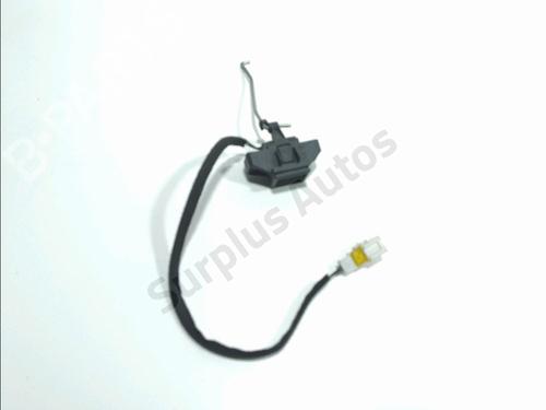 Bakluke lås Bakluke lås RENAULT CLIO II (BB_, CB_) 1.2 (BB0A, BB0F, BB10, BB1K, BB28, BB2D, BB2H, CB0A,... (58 hp) 37628254 37628254